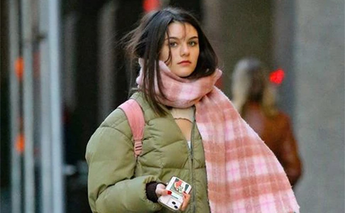 Nhan sắc hút hồn của con gái Tom Cruise ở tuổi 16