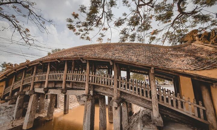 Chiêm ngưỡng cây cầu ngói 500 năm tuổi cổ xưa và đẹp bậc nhất Việt Nam