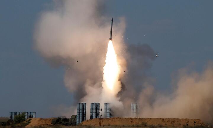 Tên lửa S-300 bắn từ Ukraine rơi trên đất Belarus