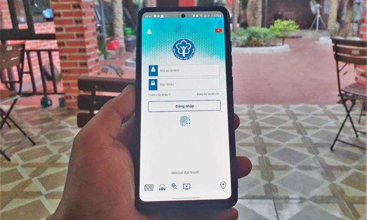 BHXH tỉnh Quảng Bình đẩy mạnh chi trả lương hưu, trợ cấp BHXH qua thẻ ATM