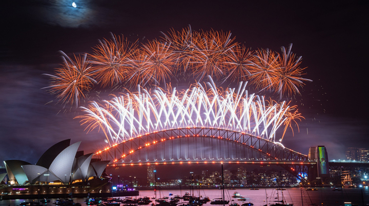 Ngày đầu năm mới 2023 ấn tượng, rực sắc màu