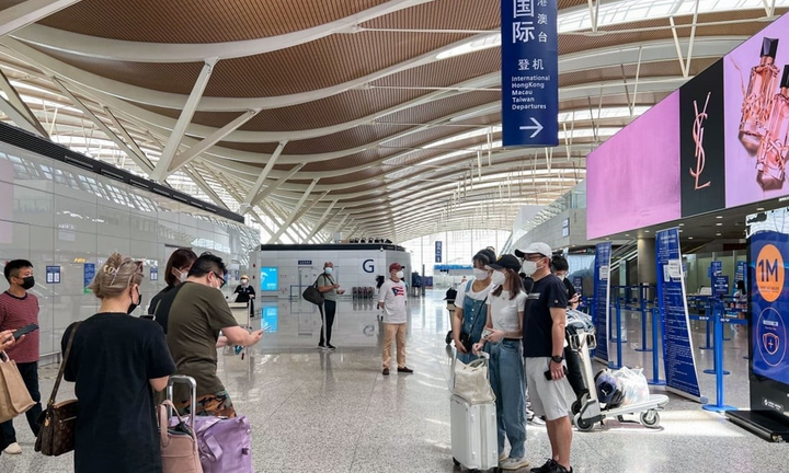 Trung Quốc tái mở cửa, du học sinh tăng vọt