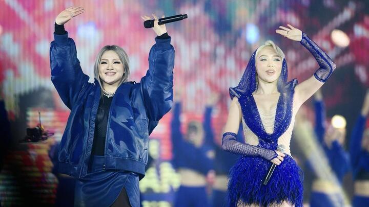 Tóc Tiên lên tiếng khi bị nói 'làm nền' cho ca sĩ CL trong đêm nhạc countdown