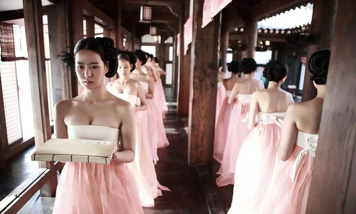 Nữ diễn viên vô danh đổi đời nhờ dám đóng vai 18+