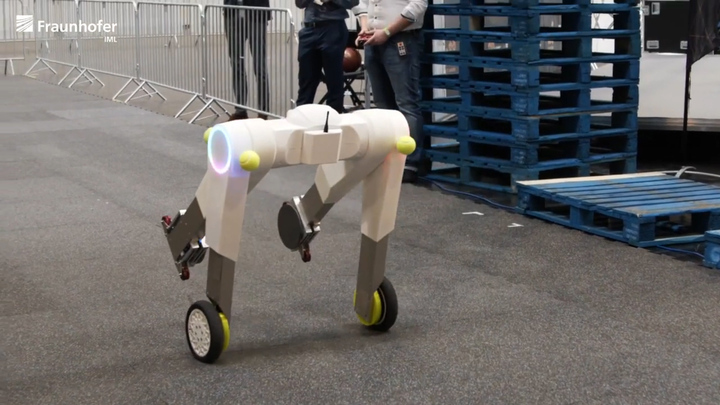 Robot vận chuyển tự giữ thăng bằng ở Đức