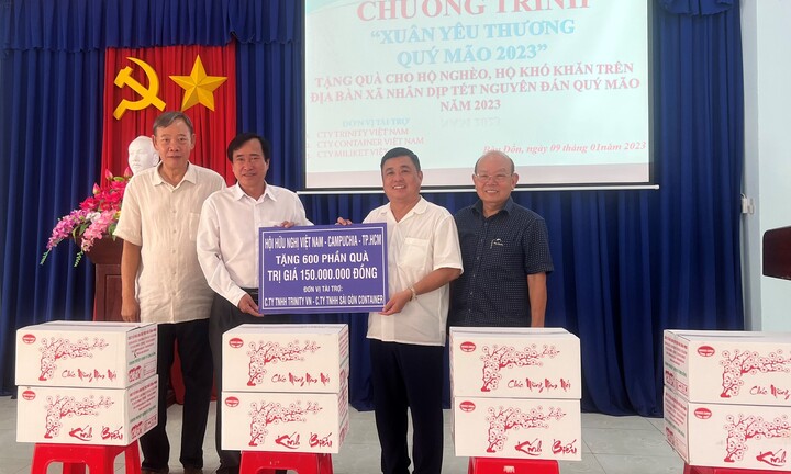 Tây Ninh: 600 phần quà Tết trao tới tay các gia đình chính sách huyện Gò Dầu