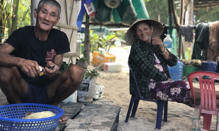 Vợ chồng già 25 cái Tết trên đảo cùng nhau