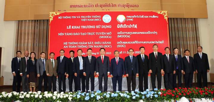 MobiFone tài trợ nền tảng đào tạo trực tuyến mở MobiEdu cho Chính phủ Lào