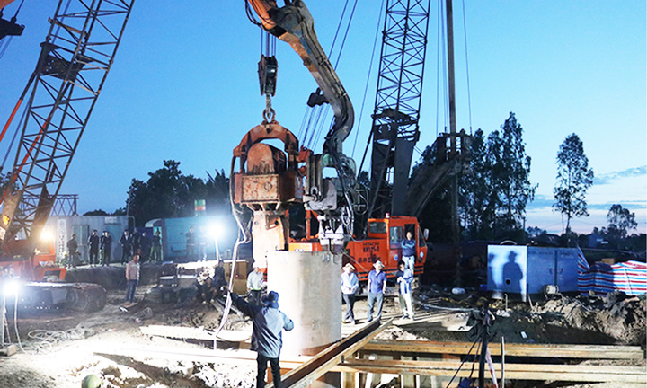 Vì sao cứu hộ bé trai 10 tuổi lọt xuống trụ bê tông sâu 35m mất nhiều thời gian?