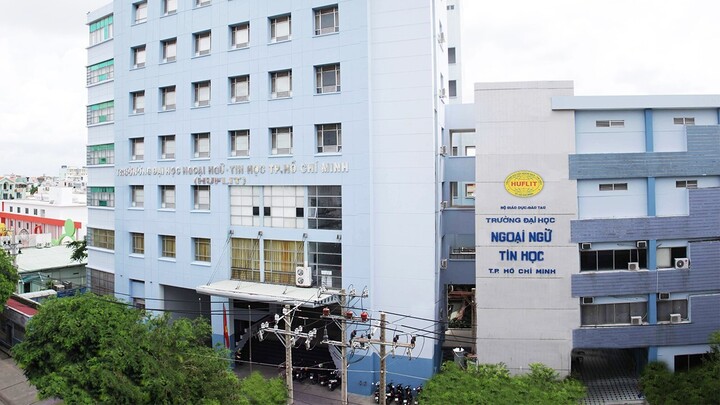 ĐH Ngoại ngữ - Tin học TP.HCM: Thông tin nữ sinh nhảy lầu là thất thiệt