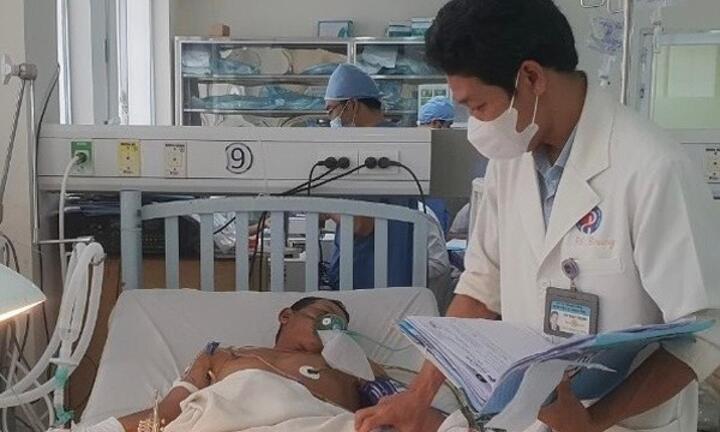 15 giờ nối cẳng chân đứt lìa cho người đàn ông bị tai nạn giao thông