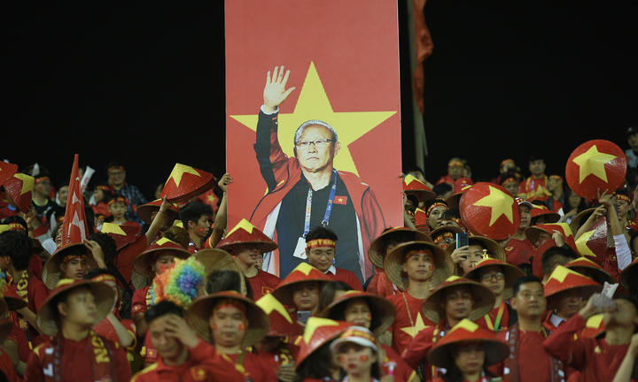 Cổ động viên Việt Nam tri ân HLV Park Hang Seo