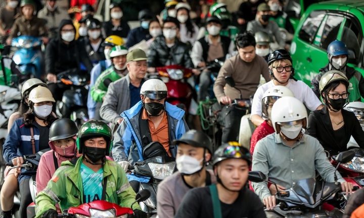 Hà Nội tắc đường cả ngày lẫn đêm khi Tết cận kề