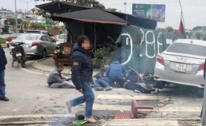 Bắt giam tài xế lao xe vào nhóm người đang sưởi ấm bên vỉa hè ở Quảng Ninh