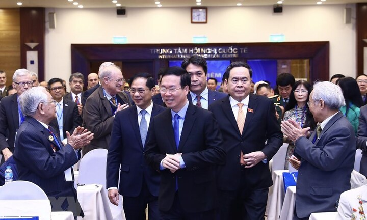 Trưng bày tư liệu và hình ảnh lịch sử kỷ niệm 50 năm Ngày ký Hiệp định Paris