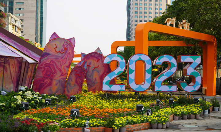 TP.HCM: Cận cảnh đường hoa Nguyễn Huệ trước giờ khai mạc