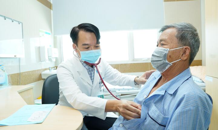 Cảnh giác với tình trạng tăng huyết áp trong ngày Tết