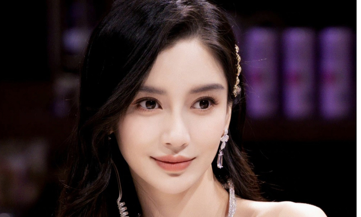 Angelababy bị quay lưng