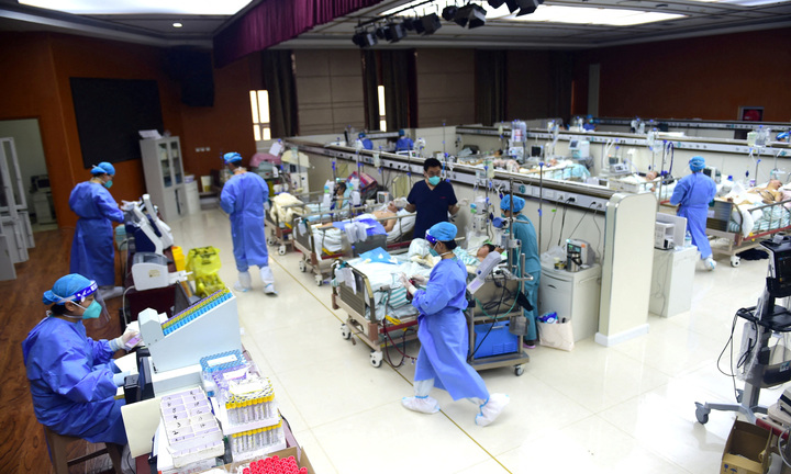 Trung Quốc ghi nhận 7 triệu ca COVID-19 mỗi ngày ở đỉnh dịch