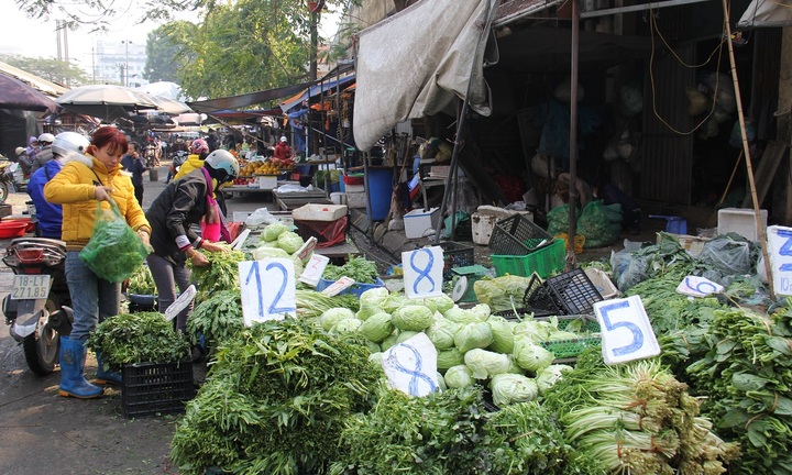 Sức mua yếu, hàng hoá thực phẩm sau Tết giảm giá từ 20- 50%