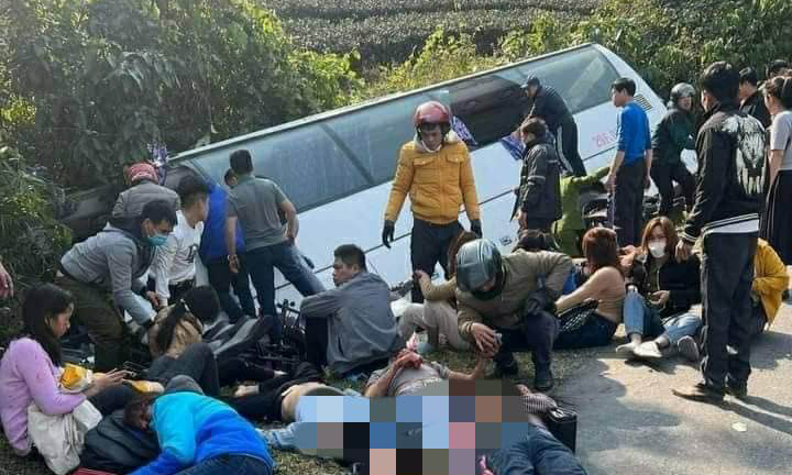 Mổ cứu thai nhi 8 tháng tuổi sau tai nạn lật xe khách ở Phú Thọ