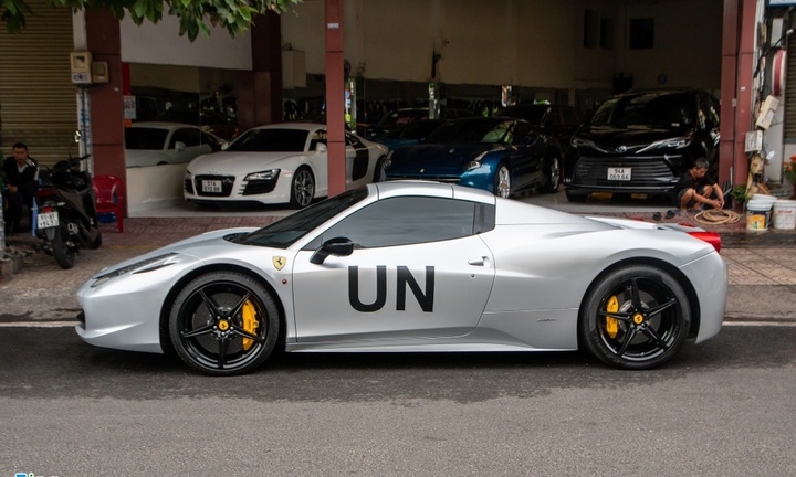 Ferrari 458 Spider hàng hiếm được làm mới ngoại thất