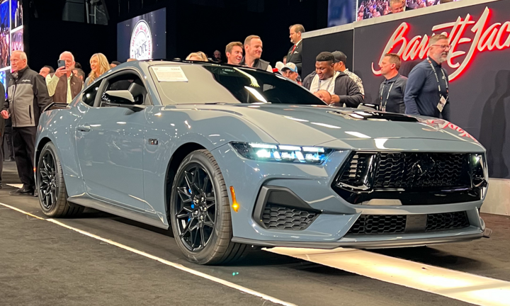 Chiếc Ford Mustang GT 2024 đầu tiên được bán với giá 565.000 USD