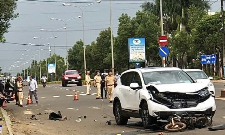 Nữ tài xế bị khởi tố vì không cứu người gặp nạn