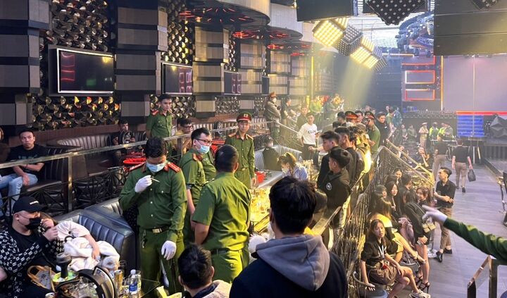 Hơn 60 người phê ma túy trong vũ trường lớn nhất Đà Nẵng