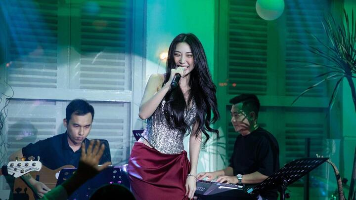 Khổng Tú Quỳnh khiến khán giả bồi hồi nhớ về thời thanh xuân