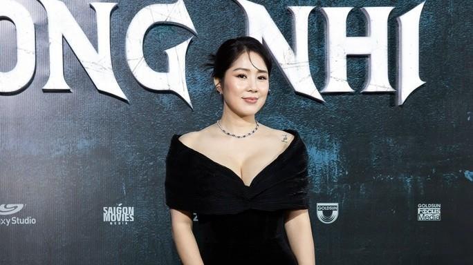 Lê Phương hết 'gái quê', phải 'lột sạch' để vào cảnh nóng trong phim mới