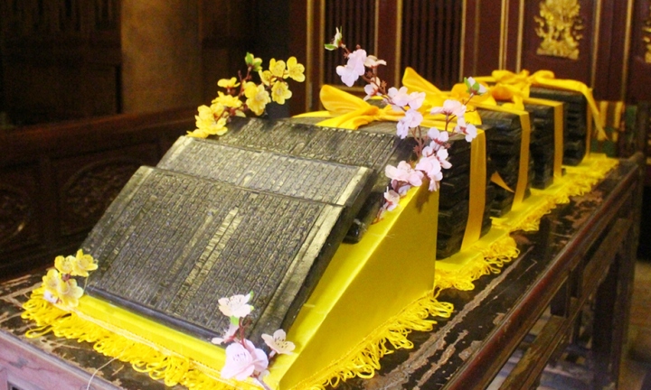 108 ô tô rước mộc bản 'Cư trần lạc đạo phú' lên Tây Yên Tử