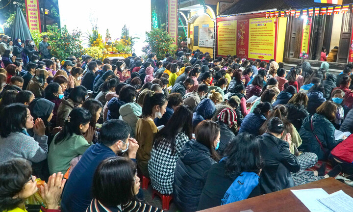 Chùa Phúc Khánh không còn cảnh biển người ngồi tràn ra đường làm lễ cầu an