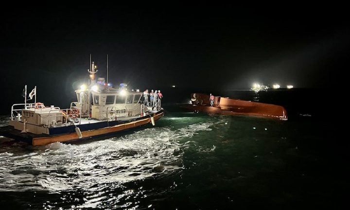 Lật tàu đánh cá ở ngoài khơi bờ biển Hàn Quốc khiến 9 người mất tích