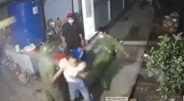 Giáng cấp bậc hàm Đại uý công an liên tục đá người đàn ông say rượu ở Bến Tre