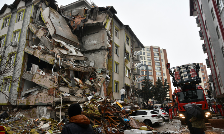 Thảm hoạ động đất ở Thổ Nhĩ Kỳ: Hơn 1.500 người thiệt mạng