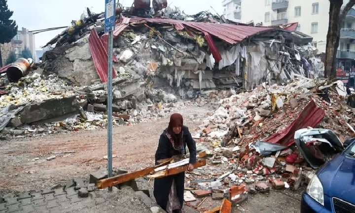 Tổng thống Thổ Nhĩ Kỳ ban bố tình trạng khẩn cấp tại 10 tỉnh