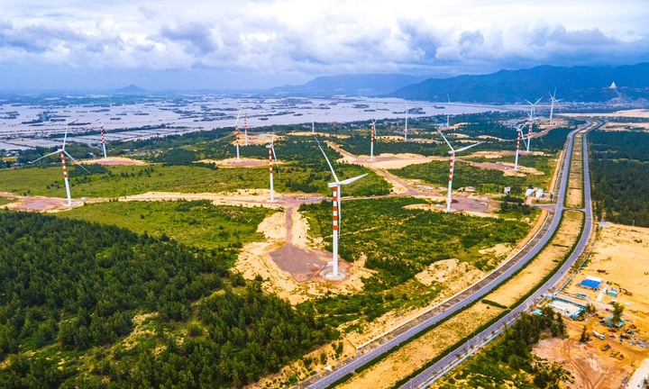 Ngắm 'cung đường du lịch' ven biển đẹp nhất Bình Định