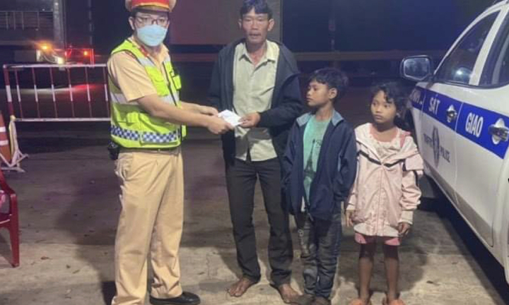 Không có tiền, ba bố con định đi bộ hơn 300 km từ Đắk Nông về Trà Vinh