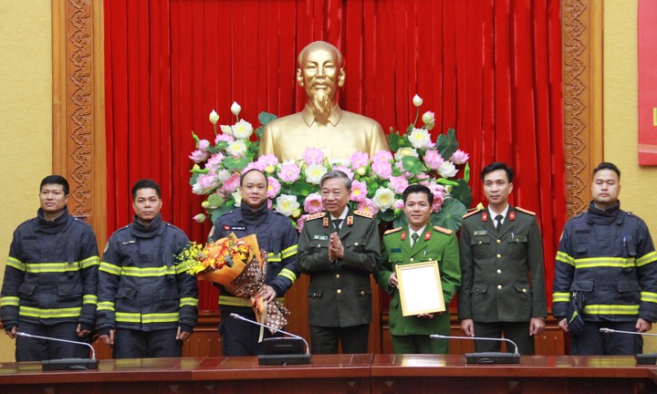Bộ Công an cử 24 chiến sĩ, nhân viên y tế sang Thổ Nhĩ Kỳ cứu hộ, cứu nạn