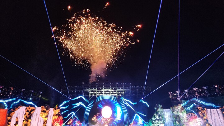 Mãn nhãn màn bắn pháo hoa ở Lễ kỷ niệm 110 năm ngày thành lập tỉnh Kon Tum