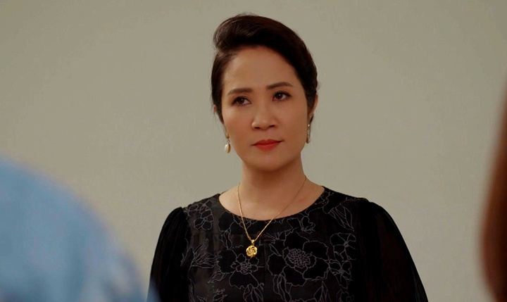 Hôn nhân 27 năm hạnh phúc của 'bà trùm đánh ghen' màn ảnh Việt