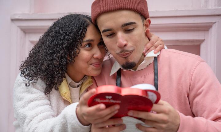 Valentine và sức ép phải bày tỏ tình cảm bằng quà tặng