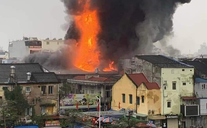 Cháy lớn tại chợ Tam Bạc lớn bậc nhất Hải Phòng