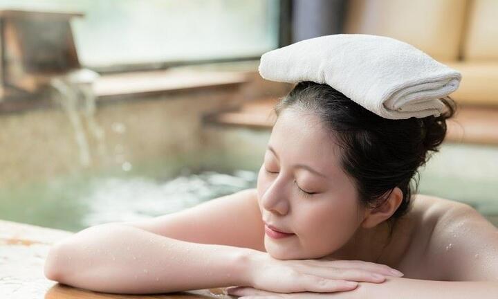 Bắt nhóm đàn ông quay lén 10.000 phụ nữ suốt 30 năm tại suối nước nóng