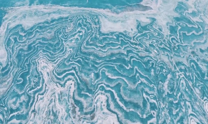 Tuyệt tác các vết nứt trên hồ băng ở Trung Quốc