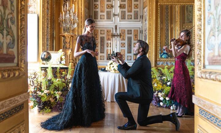 Phía sau màn cầu hôn triệu USD của giới siêu giàu