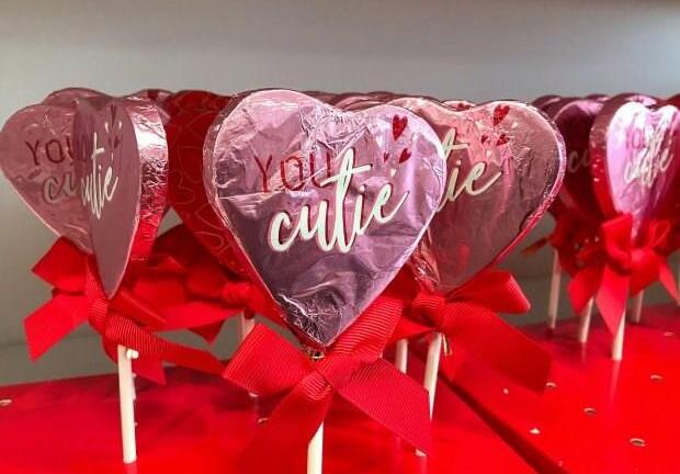 Anh: Lạm phát khiến những món quà tình yêu tăng giá chóng mặt