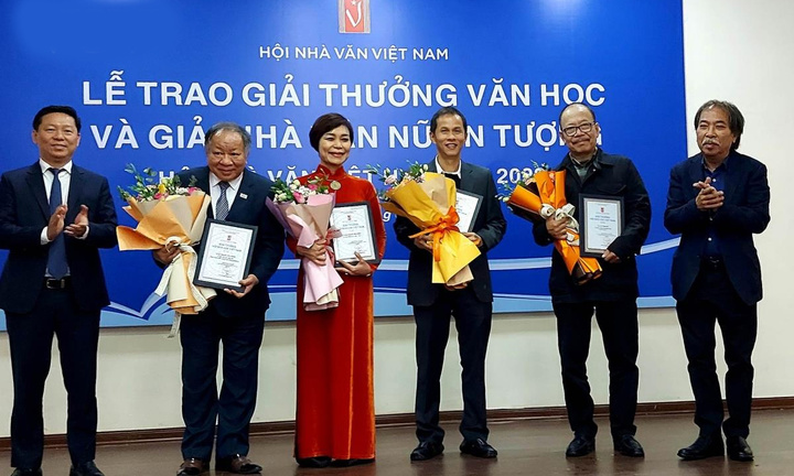 Giải thưởng Hội Nhà văn Việt Nam 2022 bỏ trống hạng mục lý luận phê bình