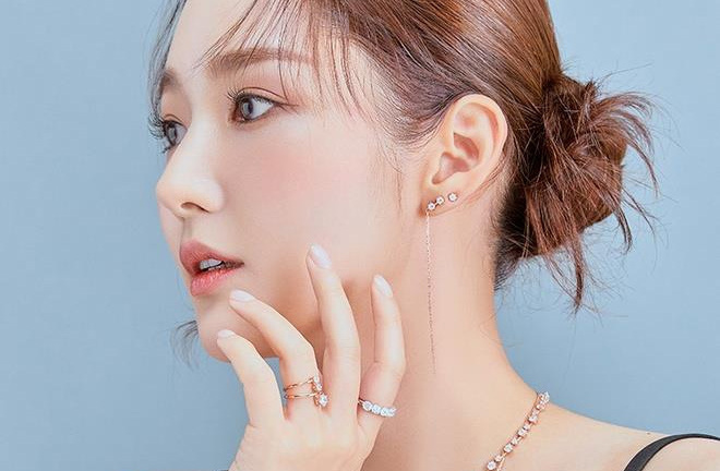 'Nữ hoàng dao kéo' Park Min Young bị điều tra